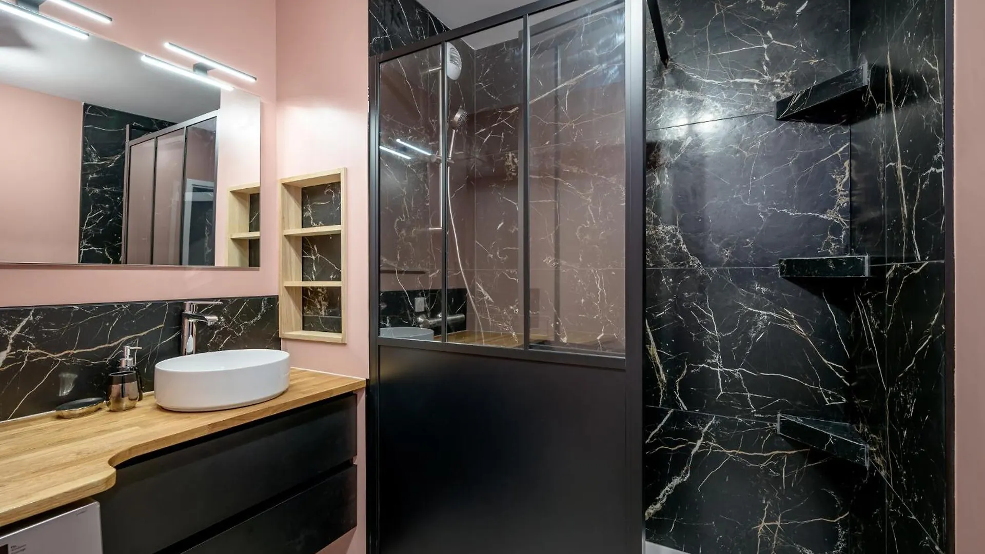 L Antre Ensoleillee Du Minotaure, Parking Apartman Toulouse